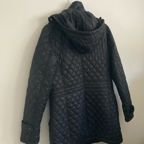 Tumi adjustable light quilted car coat. Removable hood. Very nice condition. - Picture 3 of 8